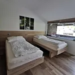 Mit Doppelbett Oder 2 Einzelbetten *